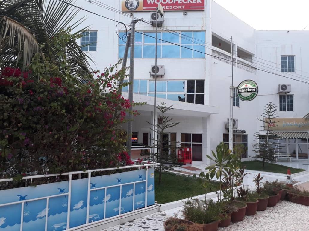 Woodpecker Resort Hotel Банджул Екстериор снимка
