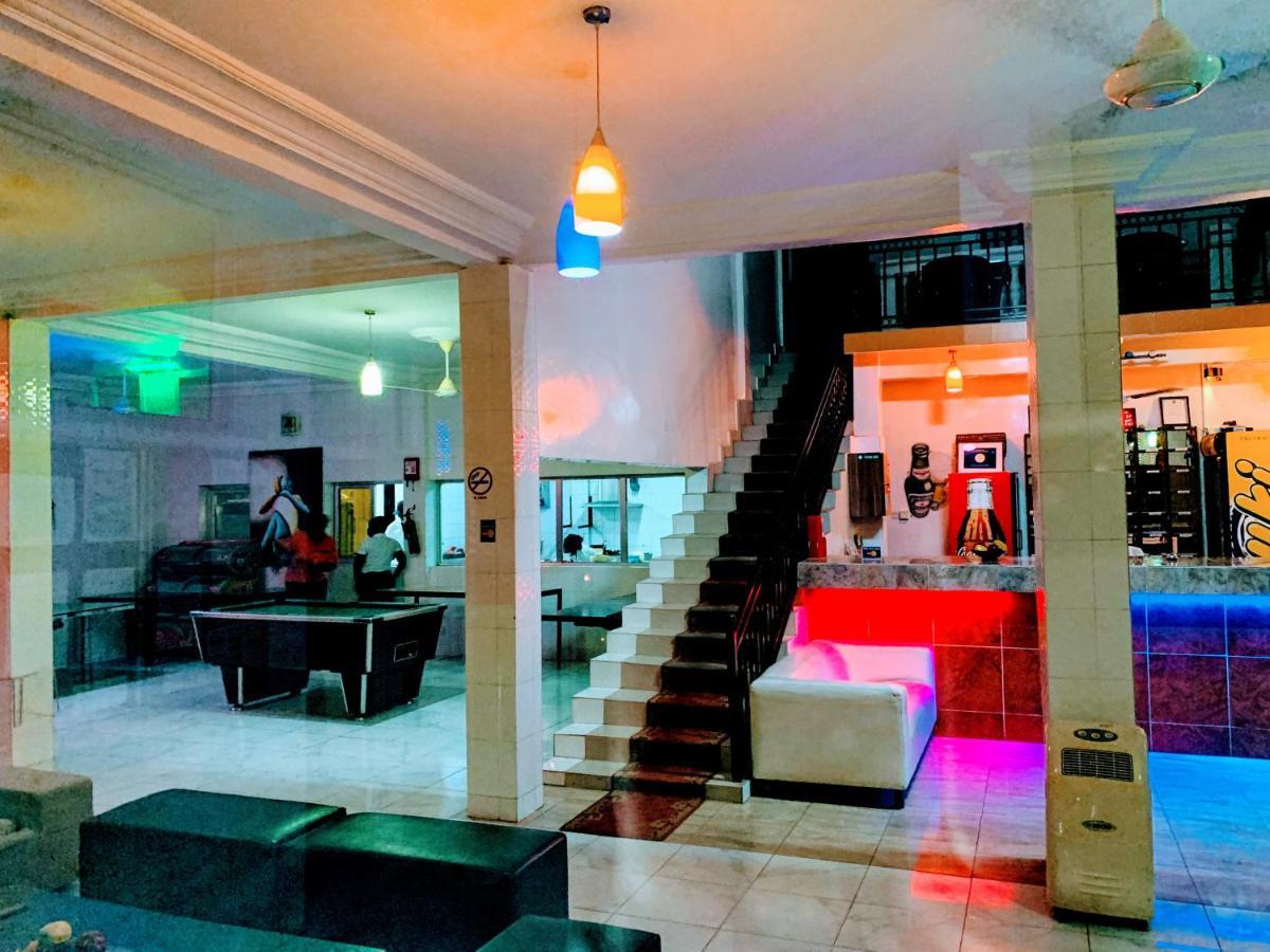 Woodpecker Resort Hotel Банджул Екстериор снимка