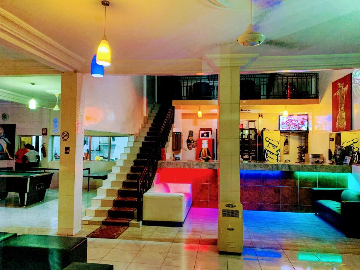 Woodpecker Resort Hotel Банджул Екстериор снимка