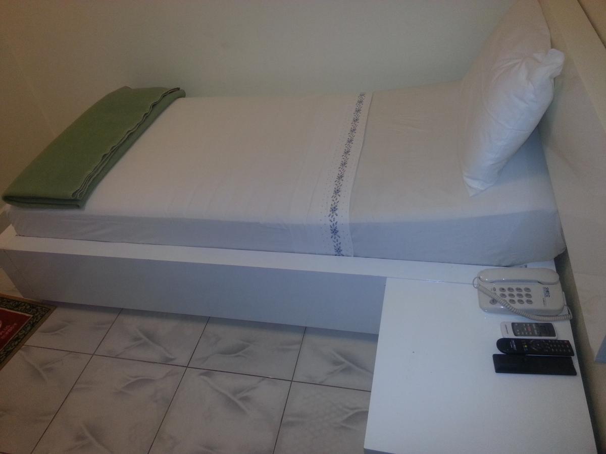Woodpecker Resort Hotel Банджул Екстериор снимка