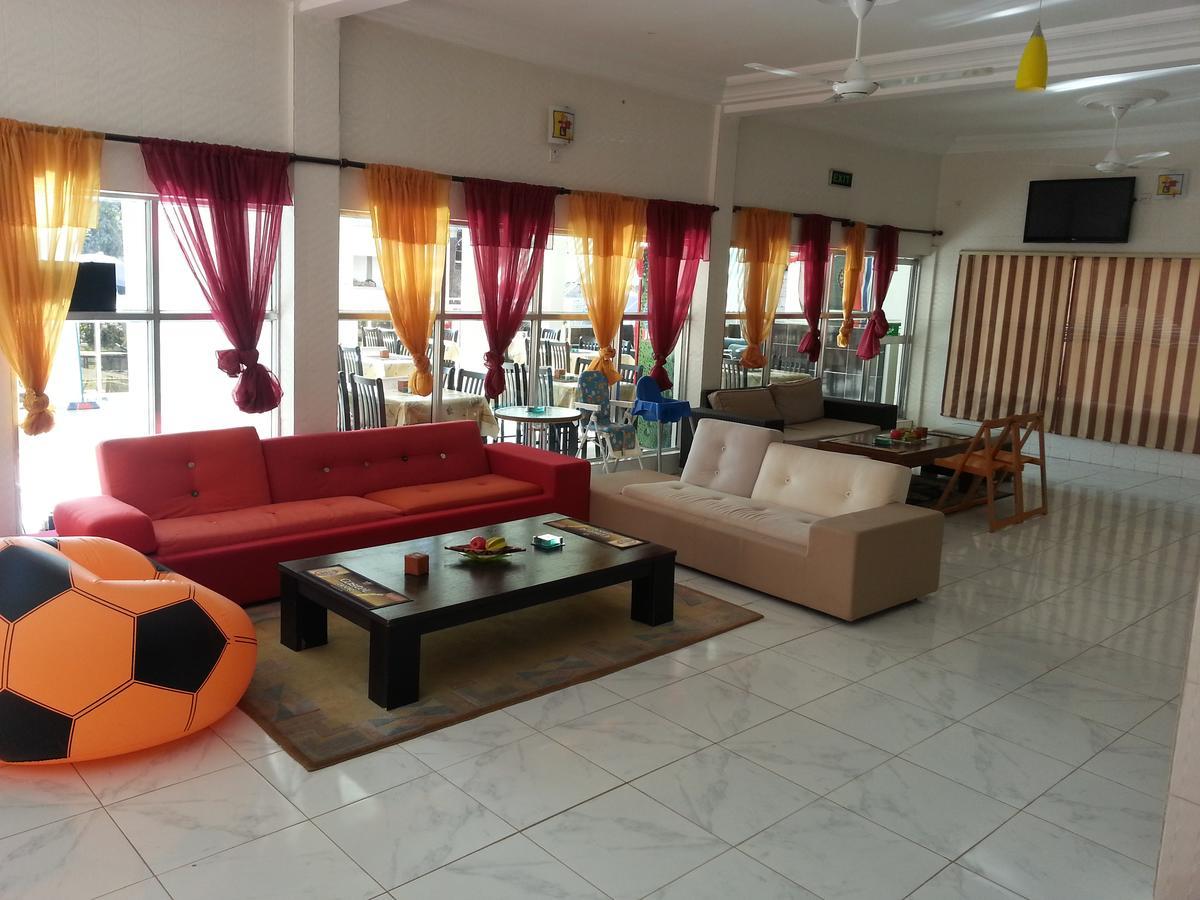 Woodpecker Resort Hotel Банджул Екстериор снимка