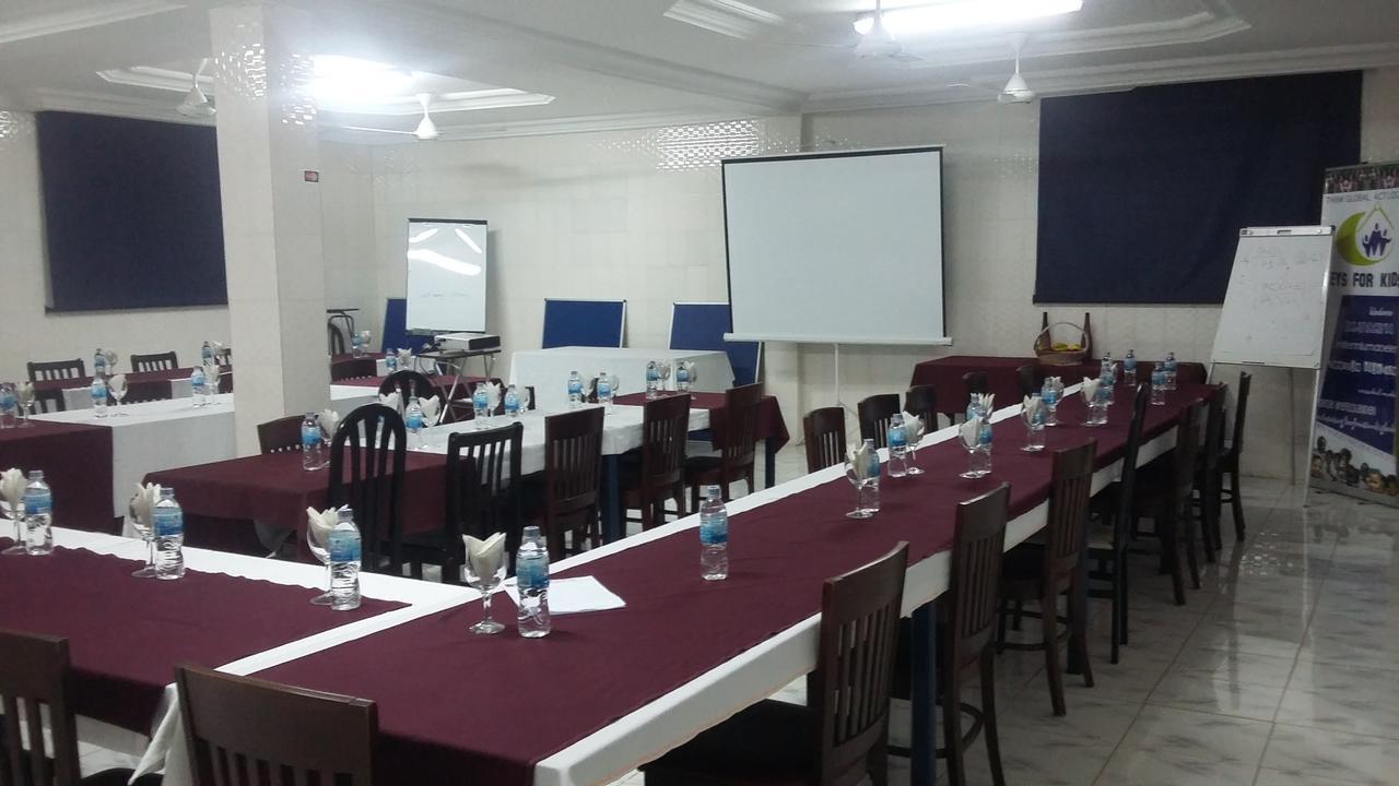 Woodpecker Resort Hotel Банджул Екстериор снимка