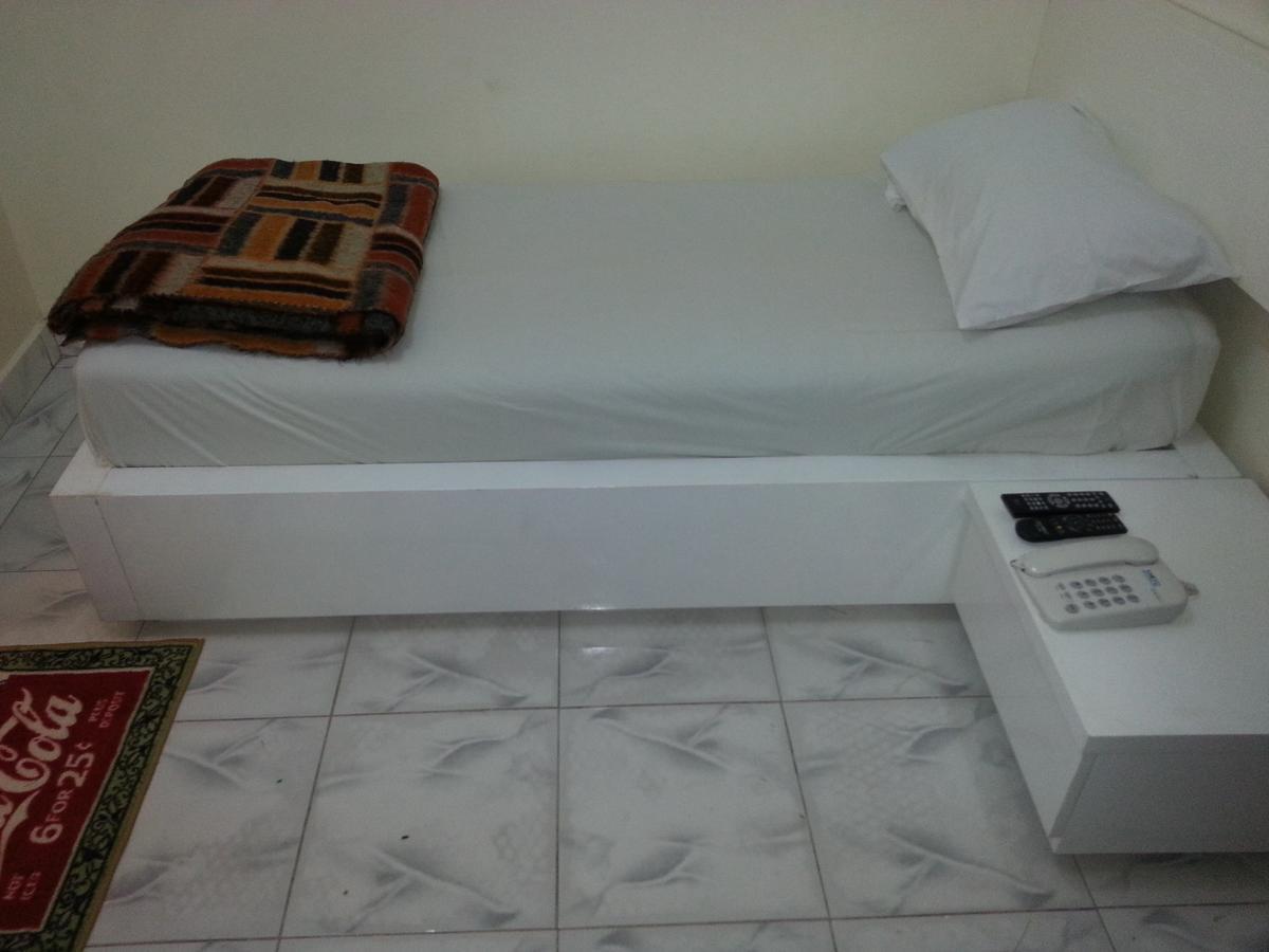 Woodpecker Resort Hotel Банджул Екстериор снимка